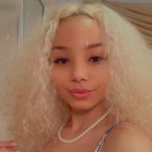 Meet your Posher, Mónica